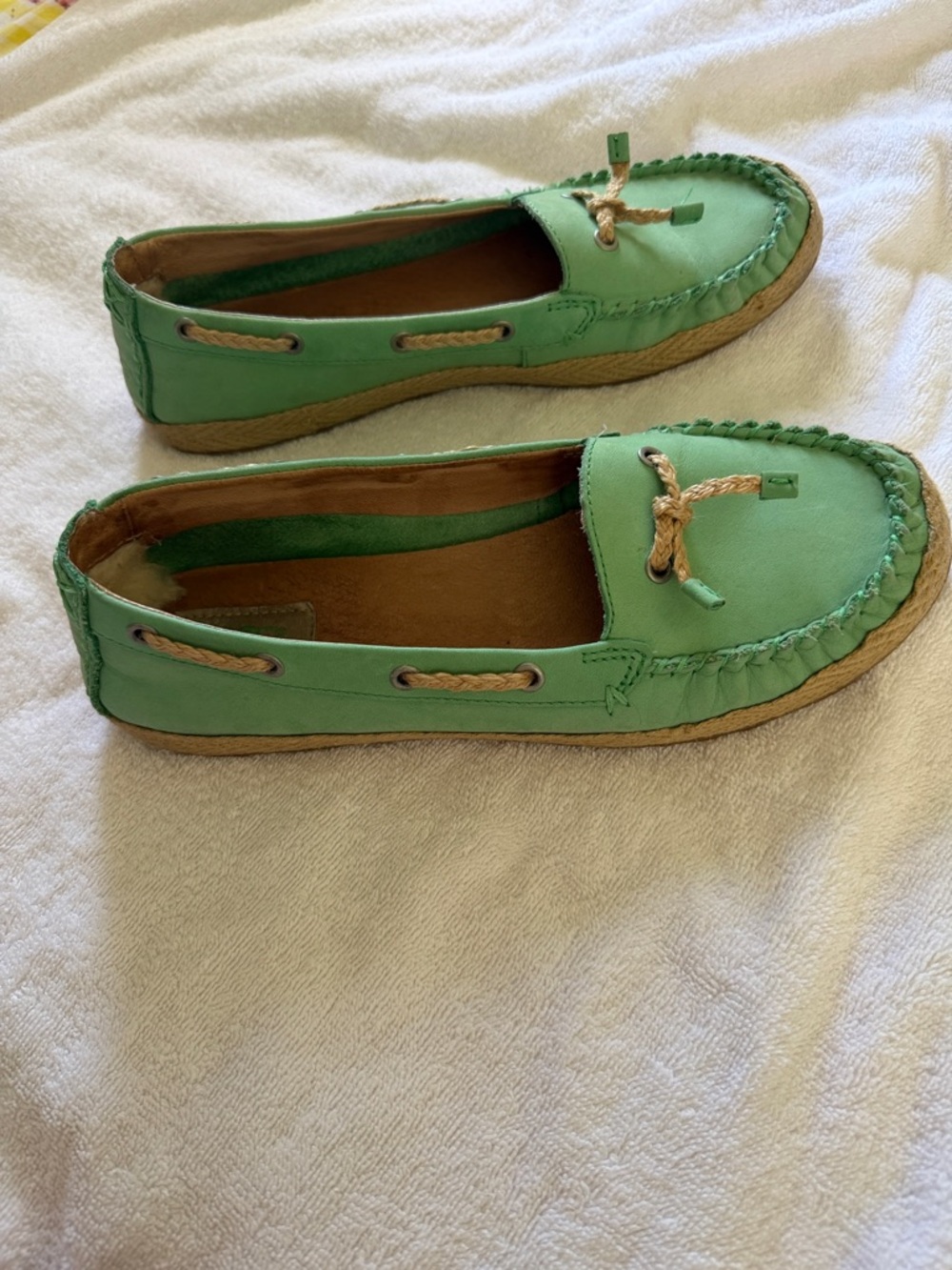 UGG Mint Green chivon stitched Leather Moccasin Loafers size 8 - Picture 4 of 8
